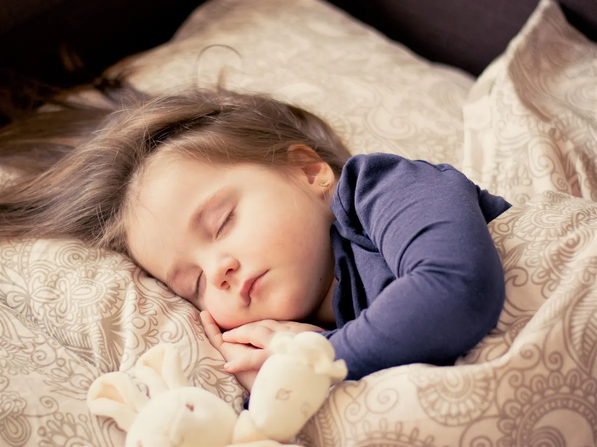 Cozy Fall Home Checklist: 12 Small Changes for Warmer Evenings